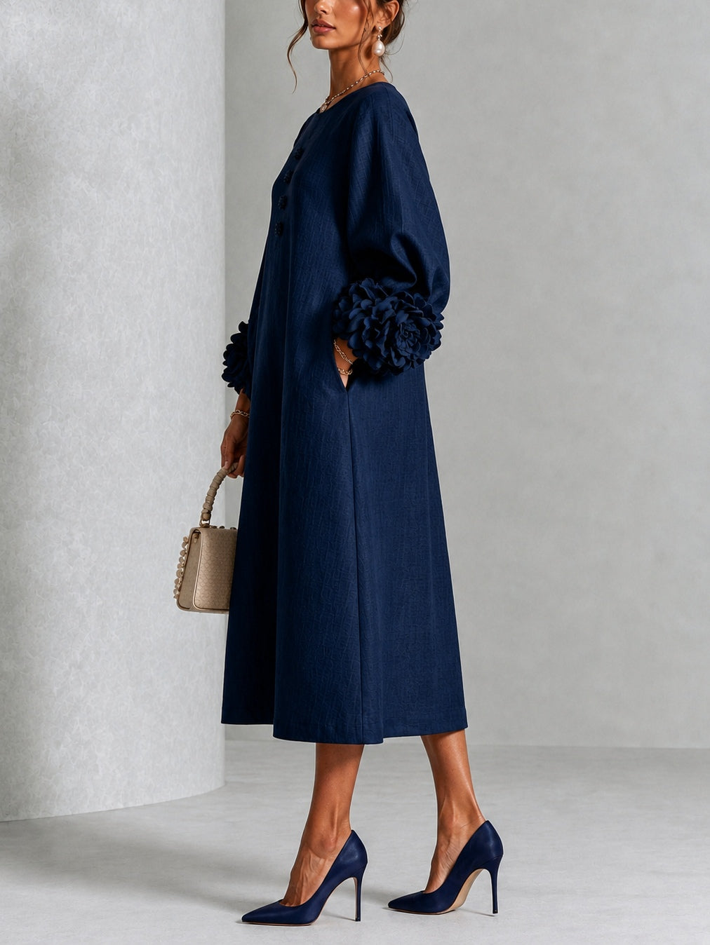 Marineblauwe Bloemen Button-down Midi-jurk Met Opvallende Bloemenmanchetten