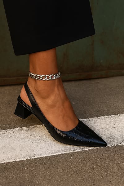 Olga - Elegante vierkante hak schoenen
