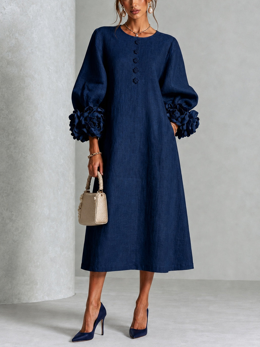 Marineblauwe Bloemen Button-down Midi-jurk Met Opvallende Bloemenmanchetten